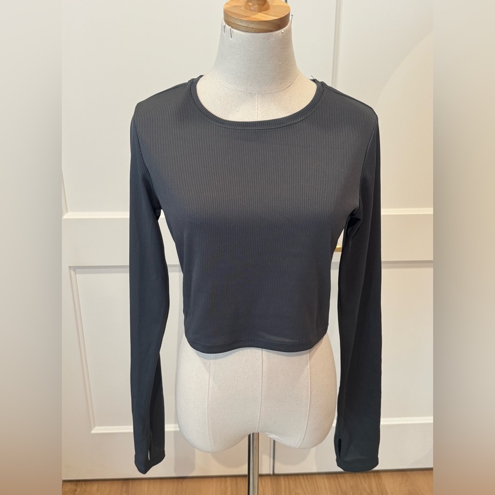 MARIKA | Long Sleeve Ribbed Crop Top | Size: M
